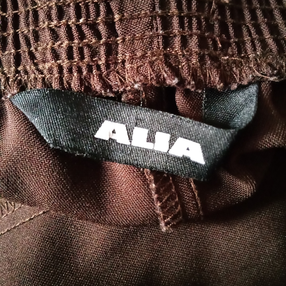 ALIA - Picture 3 of 5